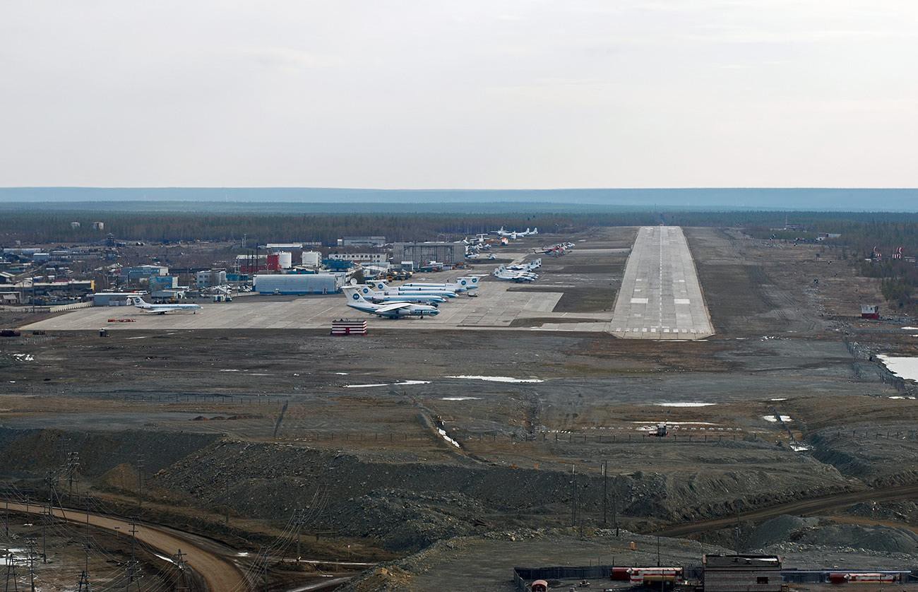 Аэропорт Мирного завершён