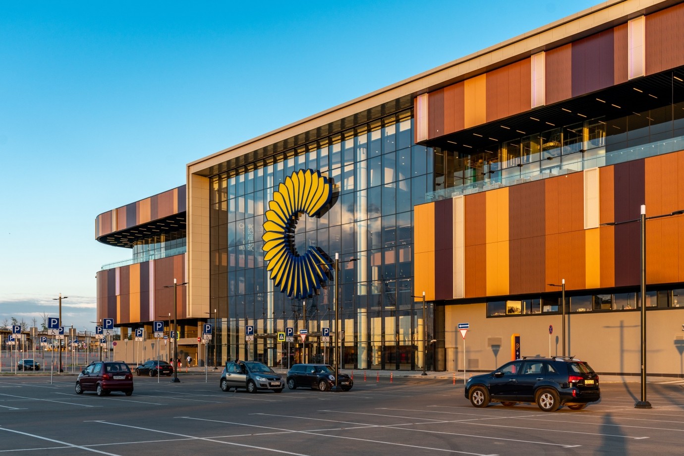 SALARIS Shopping Mall and Salaryevo Transport Hub